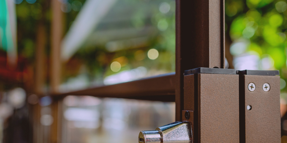 Tipos de paravientos de cristal a medida para hostelería